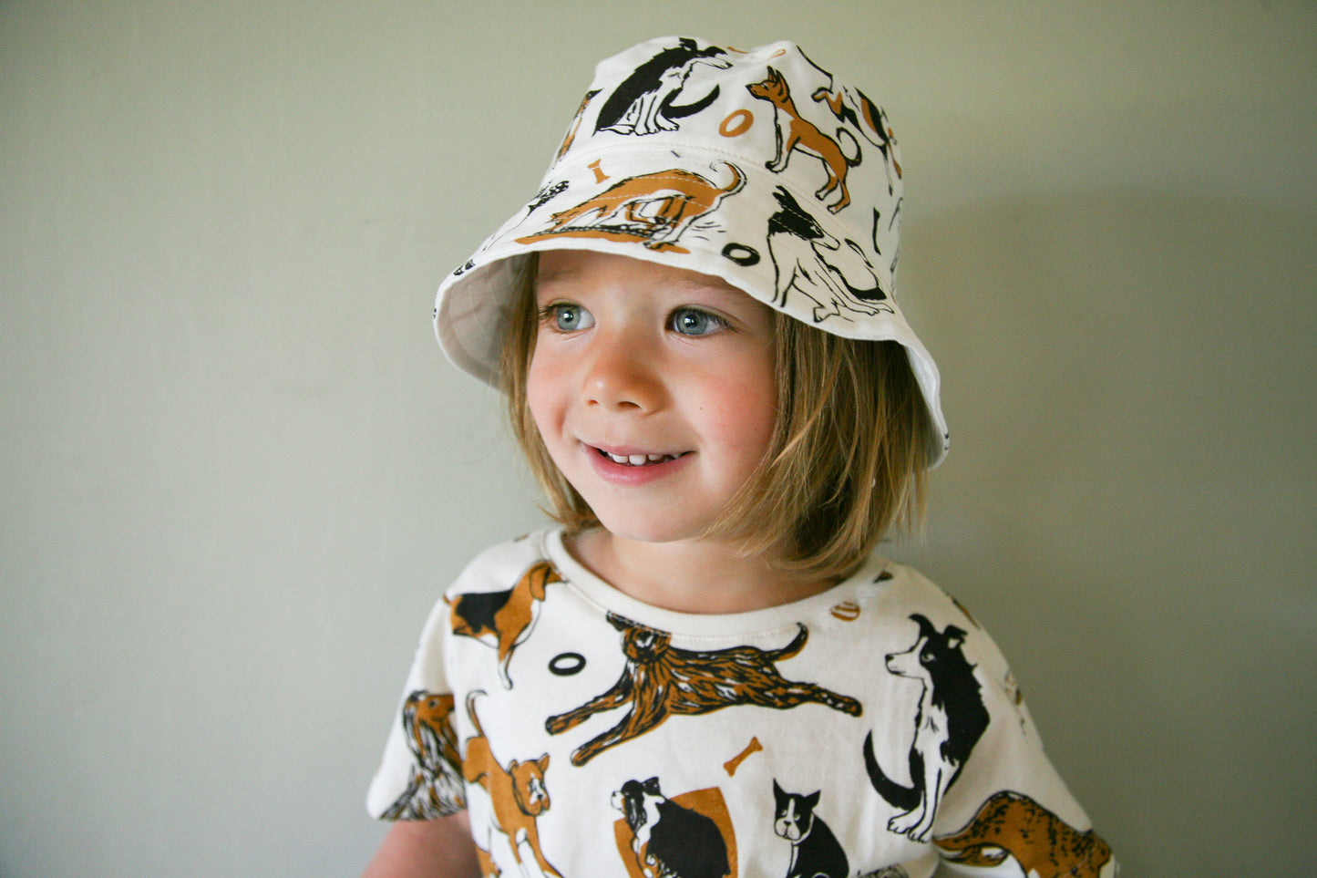 Dog pattern bucket hat. Labrador bucket hat poodle bucket hat, corgi bucket hat, papillon bucket hat, German shepherd bucket hat, Chihuahua bucket hat, bulldog bucket hat, french bulldog bucket hat, Basset bucket hat, Greyhound bucket hat, beagle sweatshirt, boxer sweatshirt. Name a dog and you'll find it on that bucket hat. Organic cotton bucket hat.