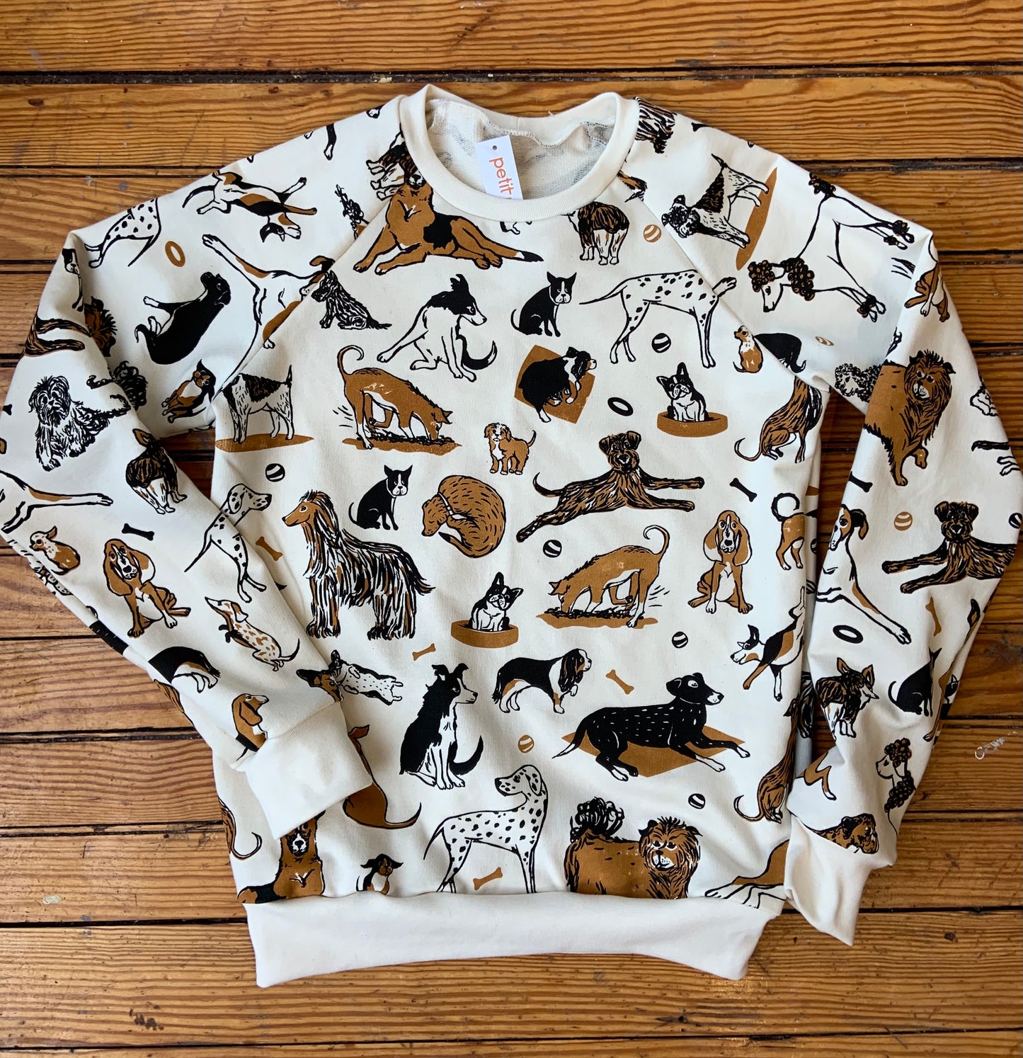 Dog pattern sweatshirt. Labrador sweatshirt, poodle sweatshirt, corgi sweatshirt, papillon sweatshirt, German shepherd sweatshirt, Chihuahua sweatshirt, bulldog sweatshirt, french bulldog sweatshirt, Basset sweatshirt, Greyhound sweatshirt, beagle sweatshirt, boxer sweatshirt. Name a dog you'll find it on that sweatshirt. Organic cotton sweatshirt.